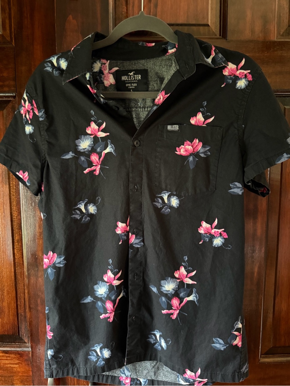 Hollister Black Short-Sleeve Floral Button-Down Shirt
